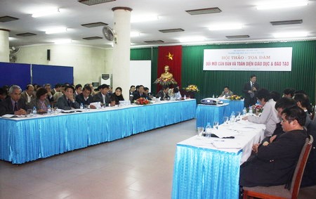 ปฏิรูปการศึกษาเวียดนามในขั้นพื้นฐานและทุกด้านภายใต้การช่วยเหลือของเทคโนโลยีสารสนเทศ